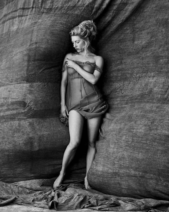 Кэтрин Уинник фото со скалой