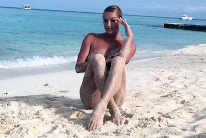 Анастасия Волочкова фото на песке