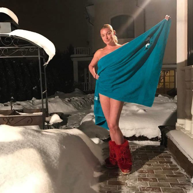 Анастасия Волочкова фото в снегу