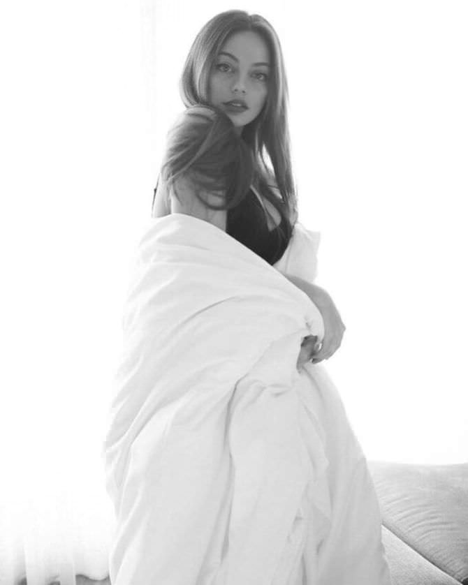 Катя Кищук фотография завёрнутой в одеяло