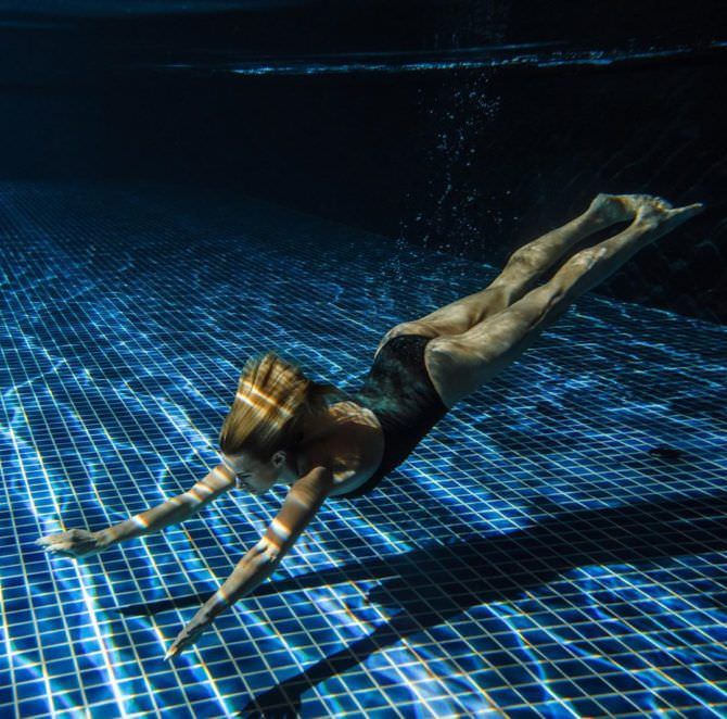 Алина Засобина фотография в воде