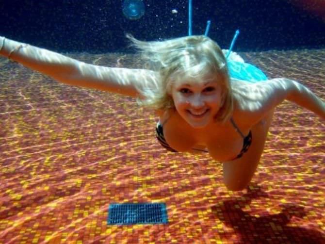 Элайза Тейлор фотография под водой