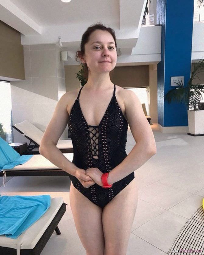 Валентина Рубцова фото в купальнике в бассейне
