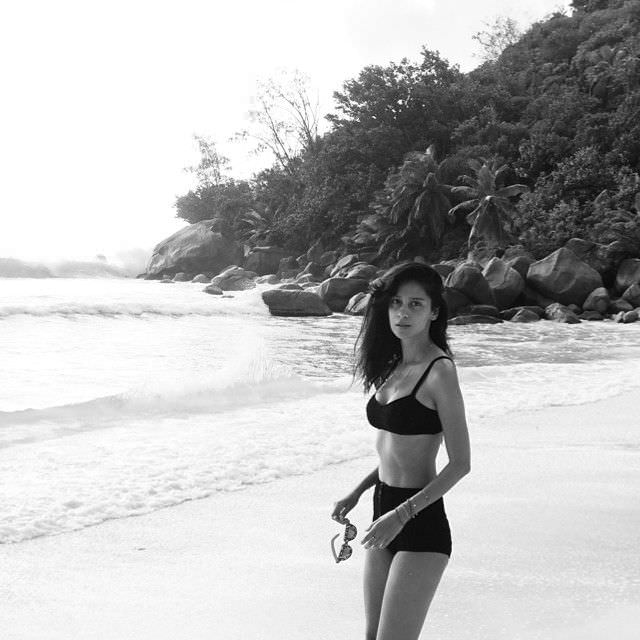 Равшана Куркова фото на пляже в инстаграм