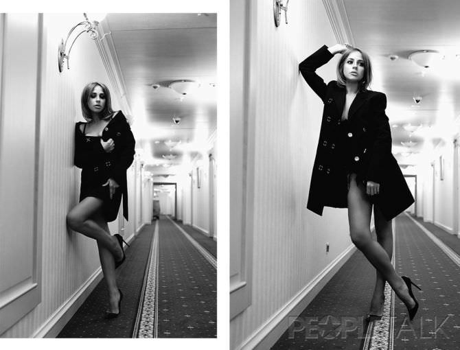 Юлия Барановская фото в пиджаке в коридоре