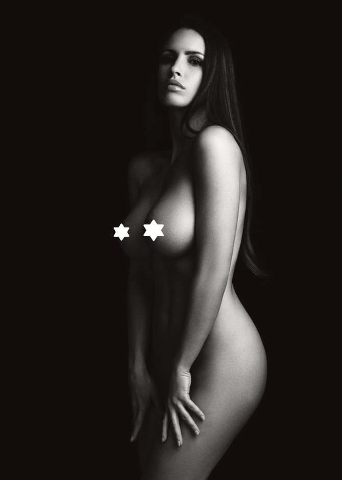 Люсия Яворчекова чёрно-белая фотография без одежды
